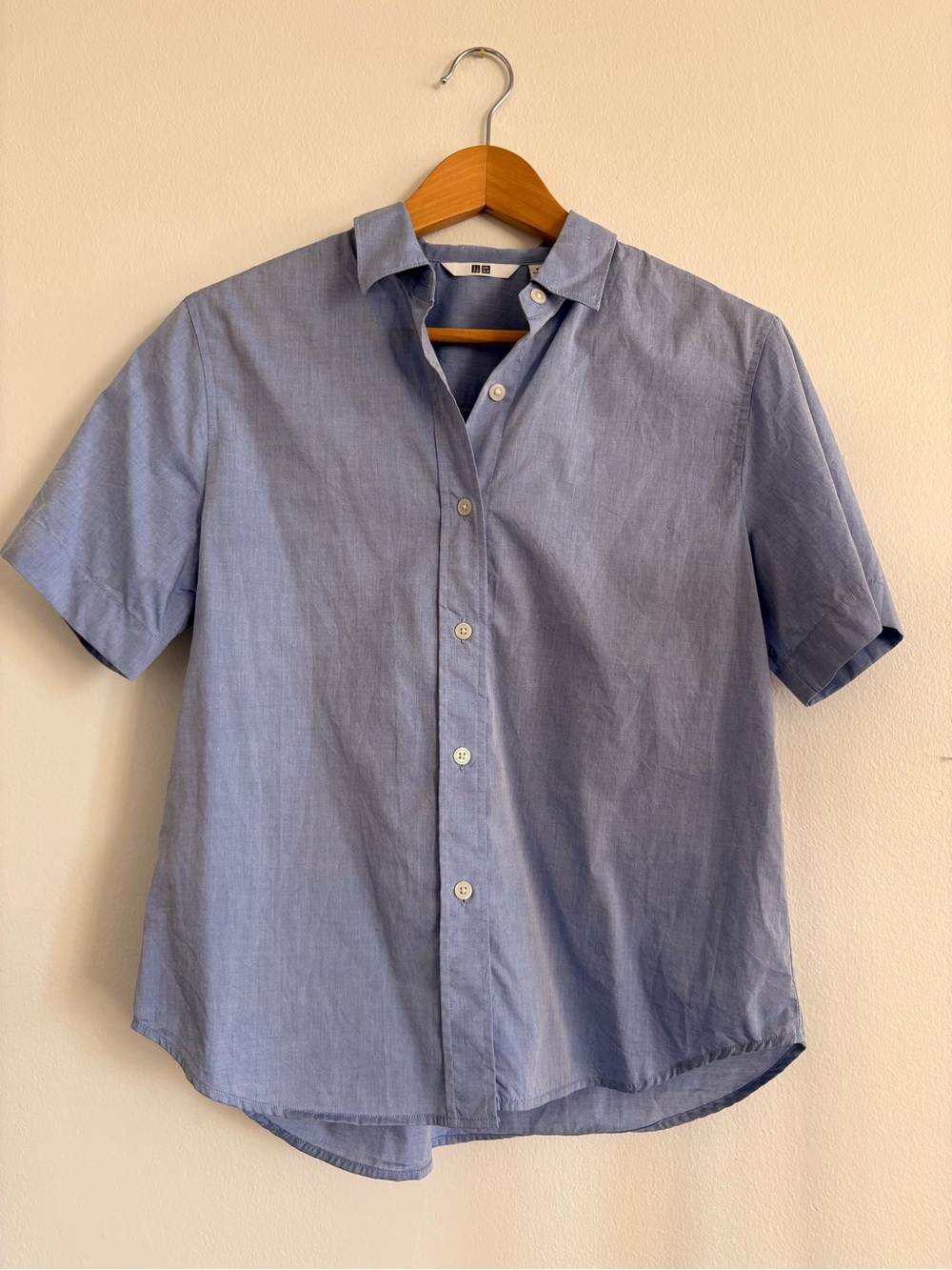 Uniqlo Women’s Light Blue Short-Sleeve Button-Down Shirt